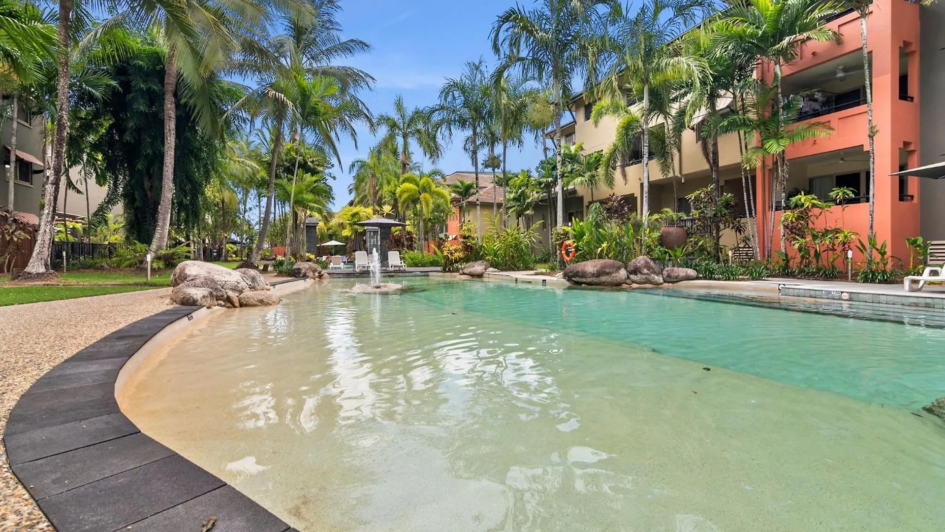 公寓 Tropical Gardens - Resort 9 Pools Free Parking 凱恩斯 澳大利亚