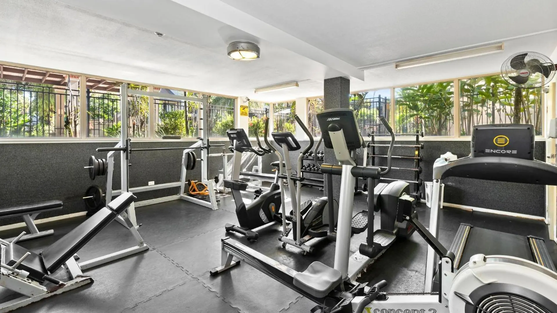 Tropical Gardens - Resort 9 Pools Free Parking 凱恩斯 公寓